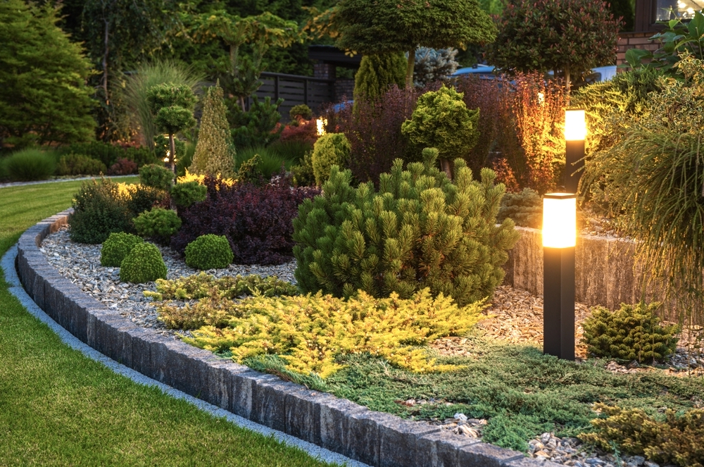 creative landscaping lighting
